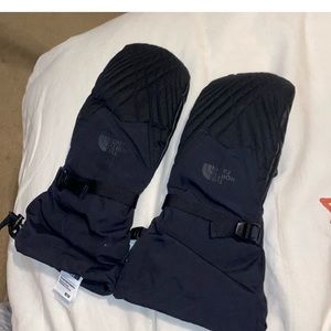 The North Face womens mittens-size M. Excellent condition. Like new